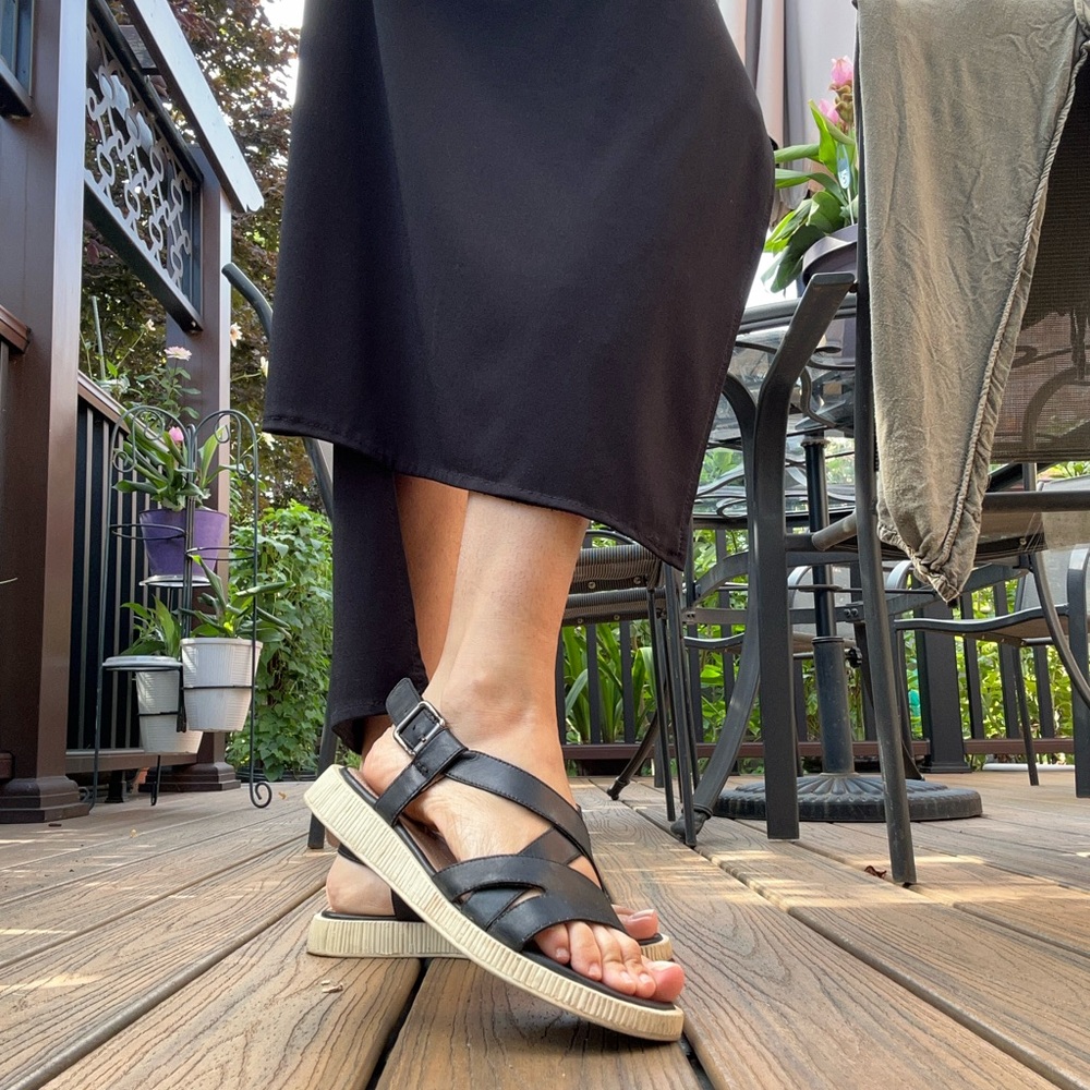 Price Drop: Elegant Geox Black Women's Sandals - Picture 2 of 7